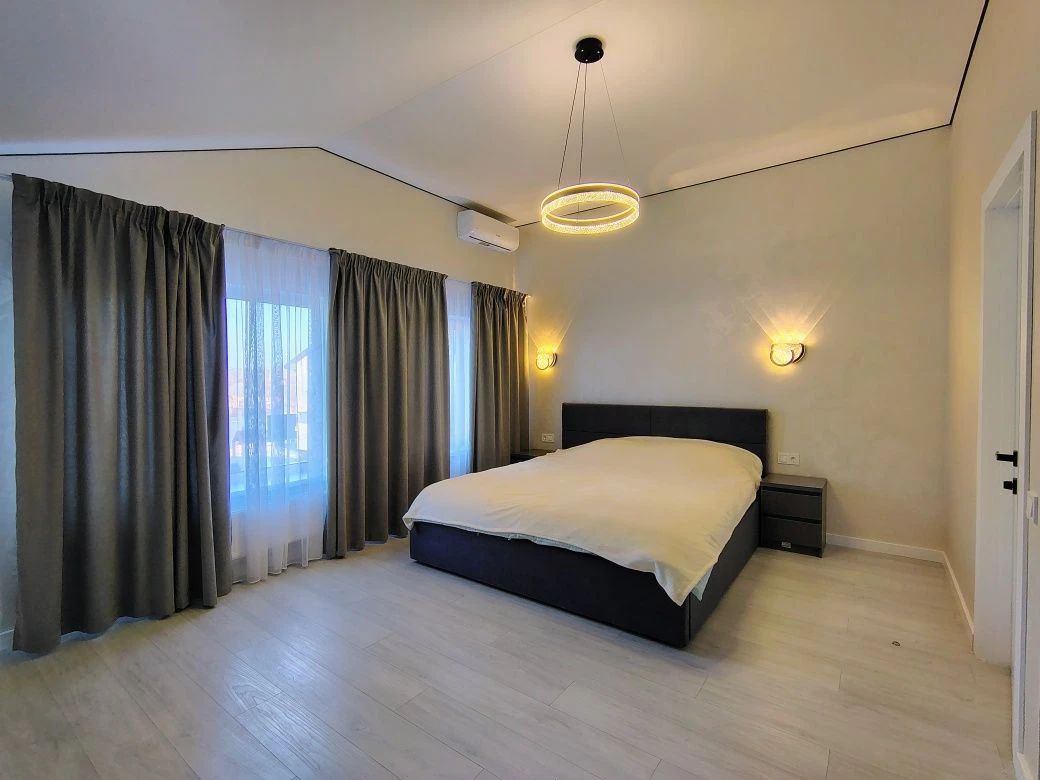 Sale of townhouse with renovation. 10 minutes from the center