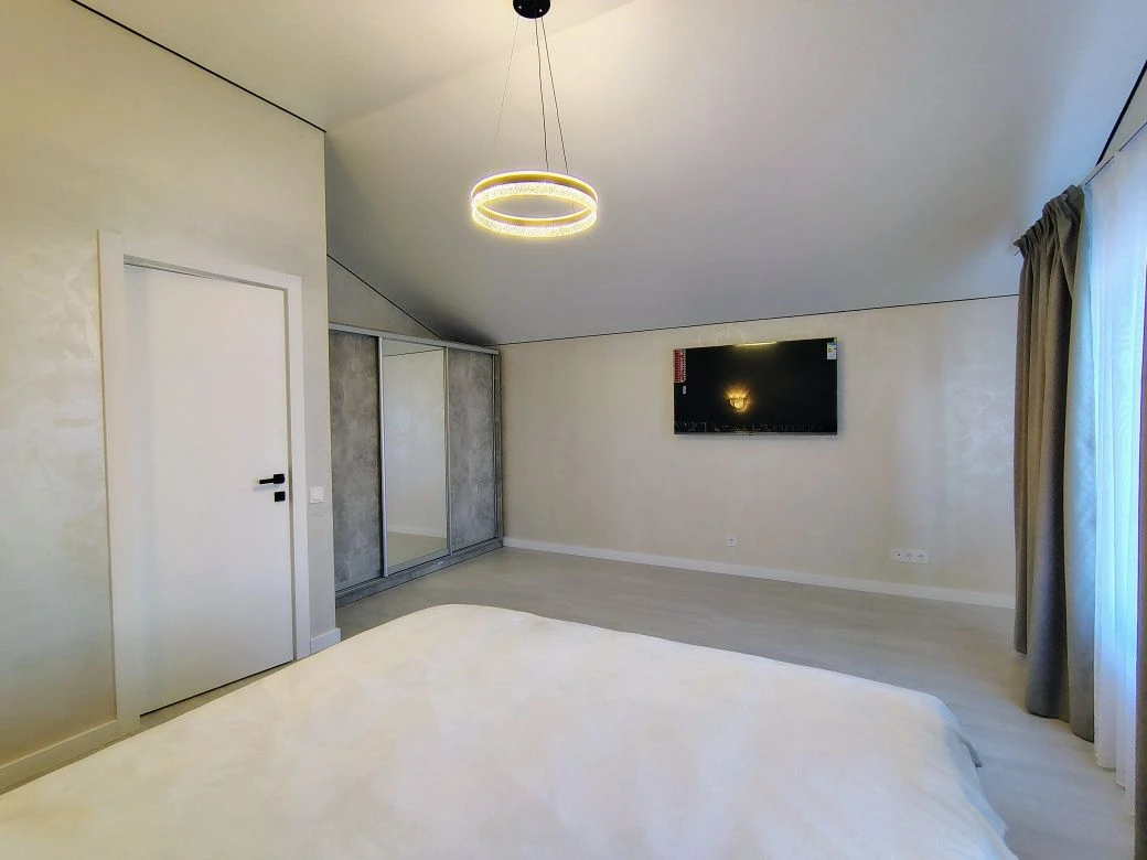 Sale of townhouse with renovation. 10 minutes from the center