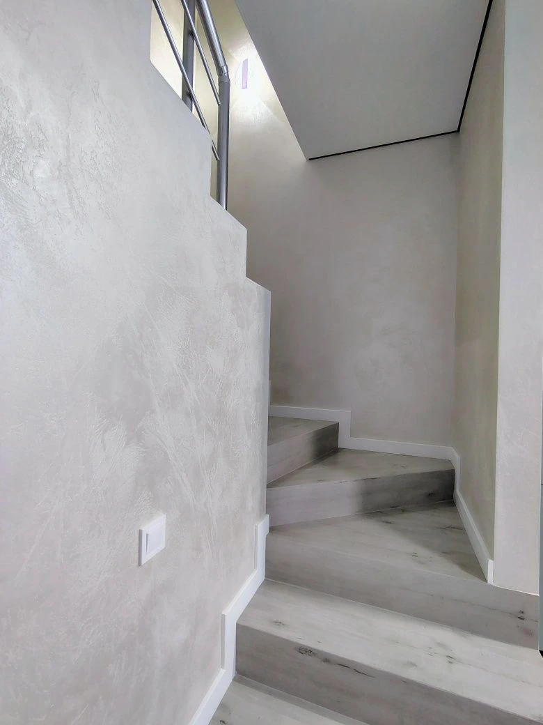 Sale of townhouse with renovation. 10 minutes from the center