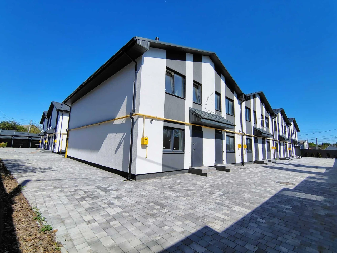 Sale of townhouse with renovation. 10 minutes from the center