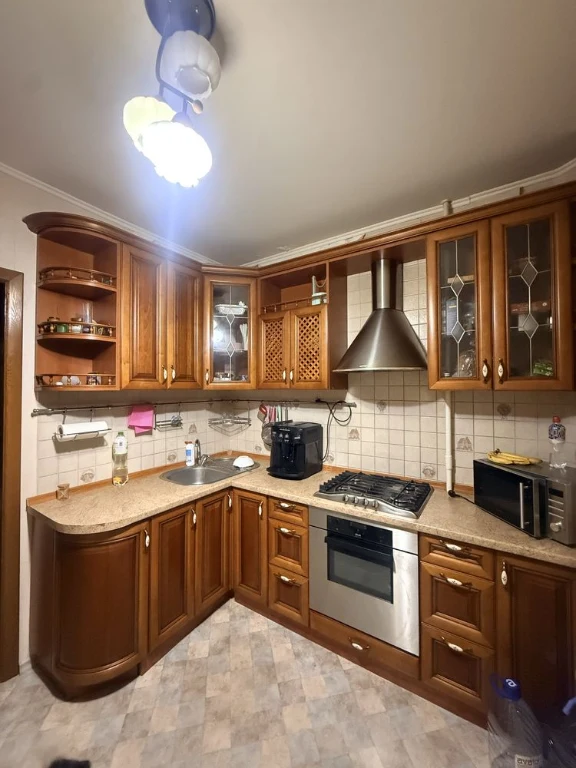 Продаж 3-кімнатній квартири.