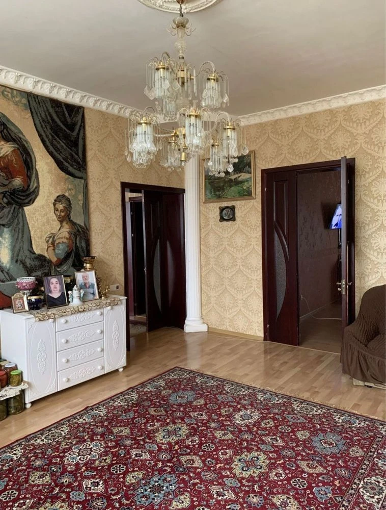 Продам квартру 4-х комнат Васильков