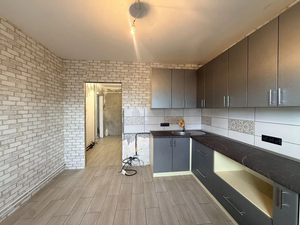 Sale of a four-room apartment. Oschadbank.