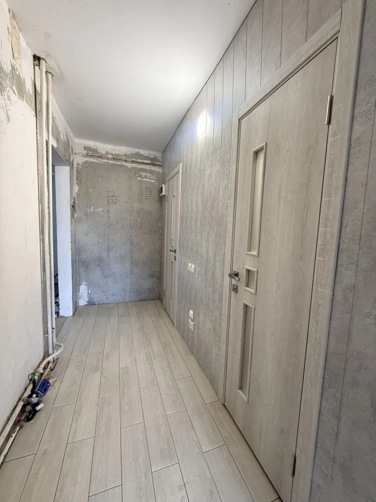 Sale of a four-room apartment. Oschadbank.