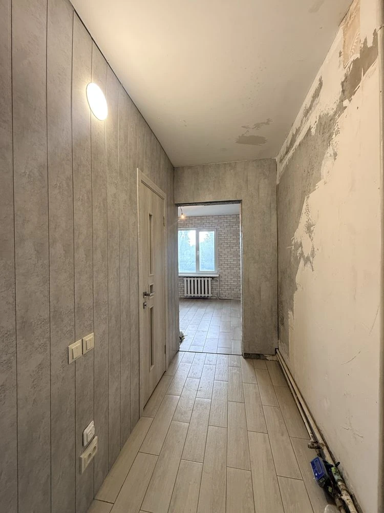 Sale of a four-room apartment. Oschadbank.