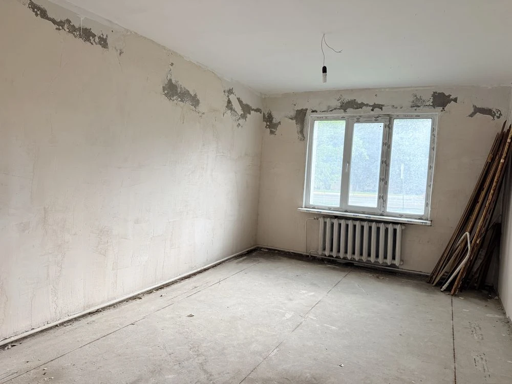Sale of a four-room apartment. Oschadbank.