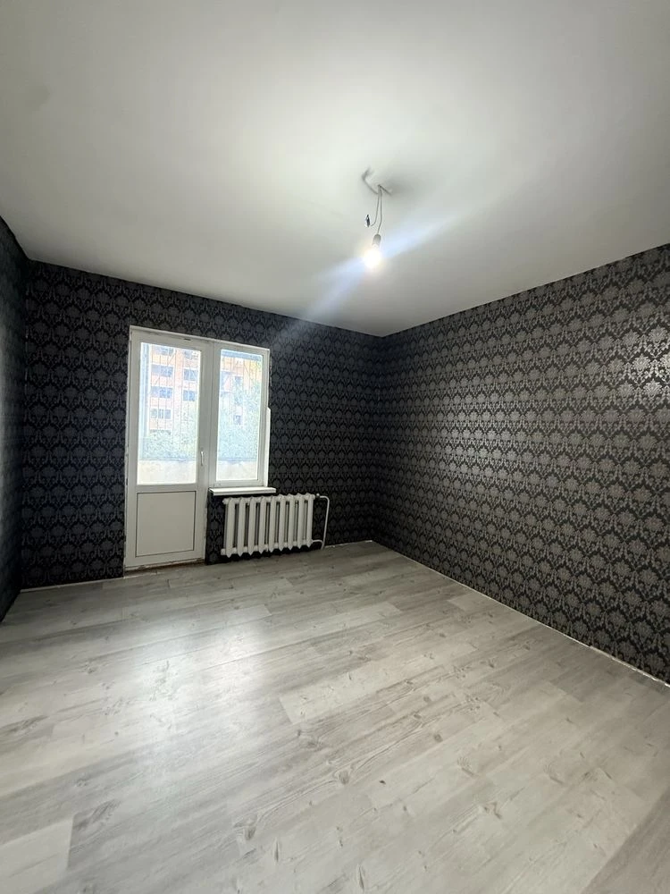Sale of a four-room apartment. Oschadbank.