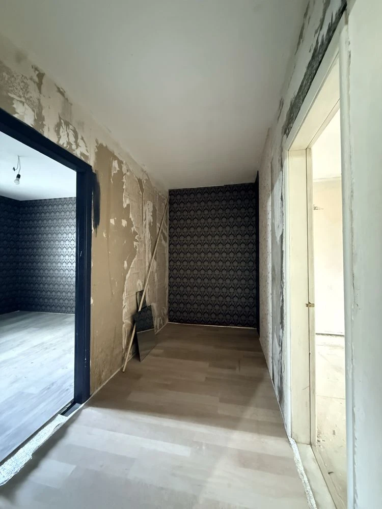 Sale of a four-room apartment. Oschadbank.