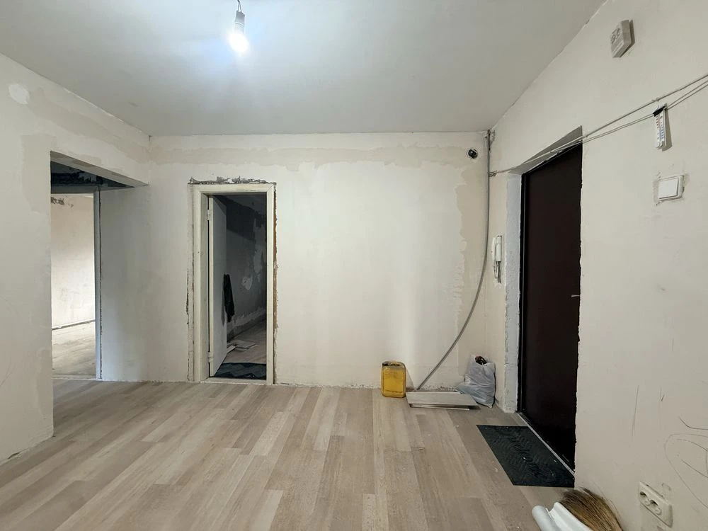 Sale of a four-room apartment. Oschadbank.