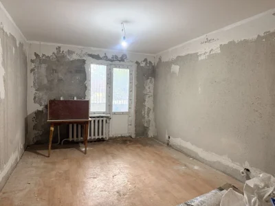 Sale of a four-room apartment. Oschadbank.