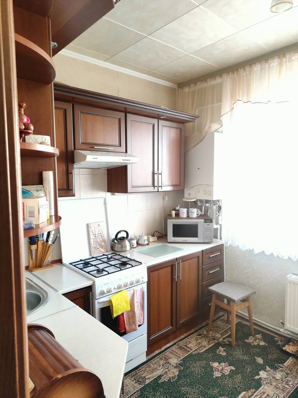 Продається трикімнатна квартира з індивідуальною  на Сонячно