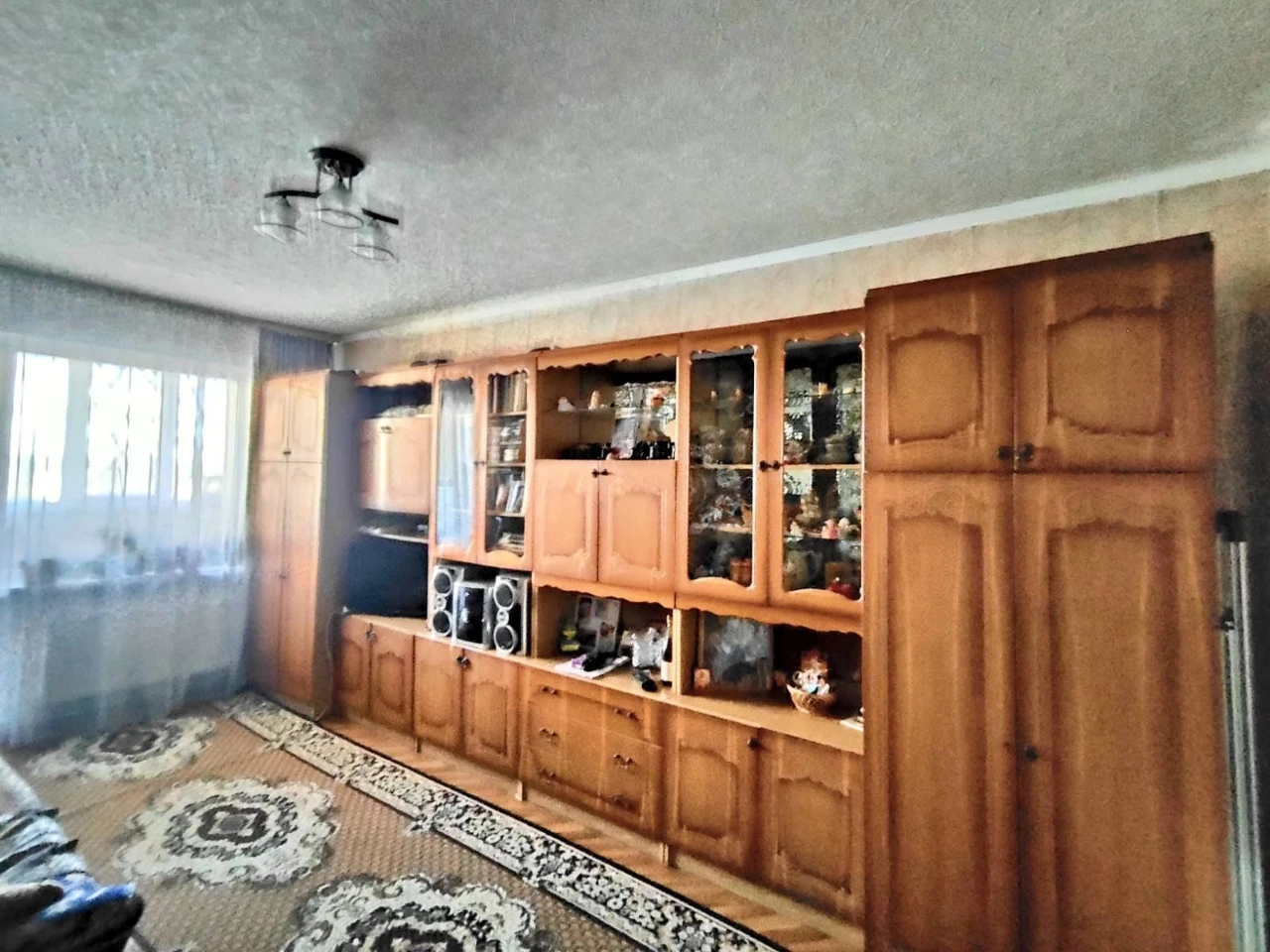 Продається трикімнатна квартира з індивідуальною  на Сонячно