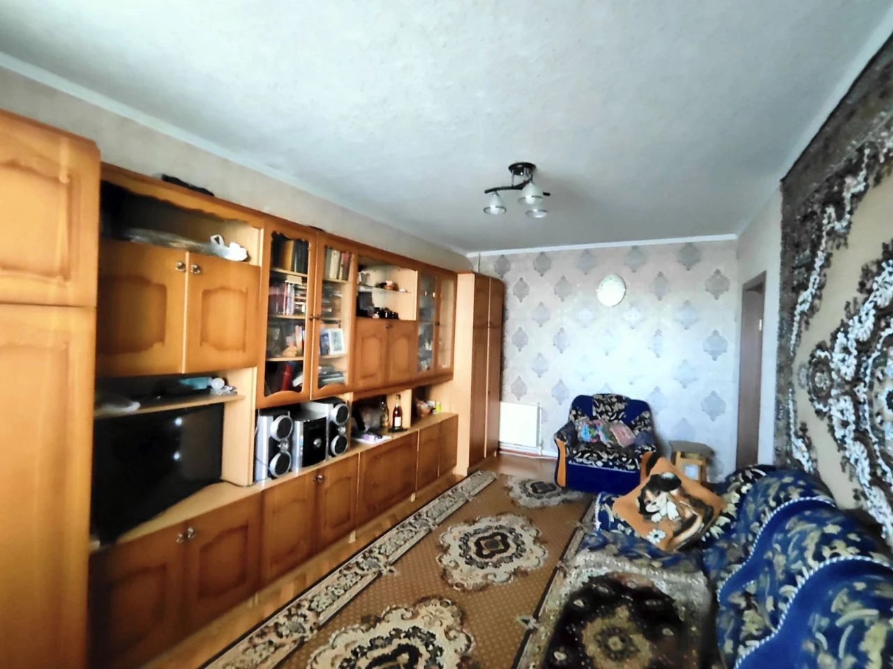 Продається трикімнатна квартира з індивідуальною  на Сонячно