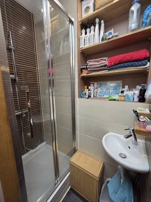 Dorohozhychi Apartment for sale with major renovation.