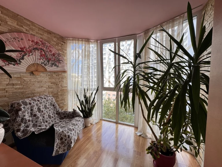 For Sale: 3-room apartment in the center of Vyshnograd
