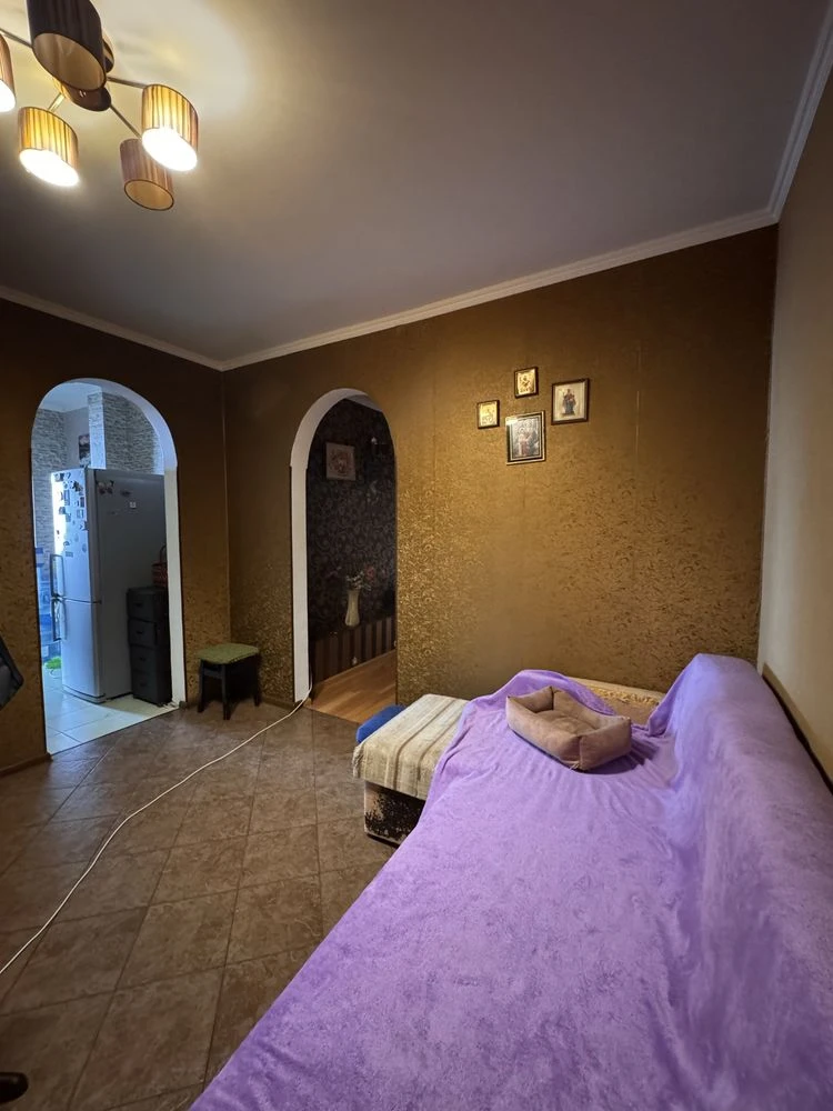 For Sale: 3-room apartment in the center of Vyshnograd