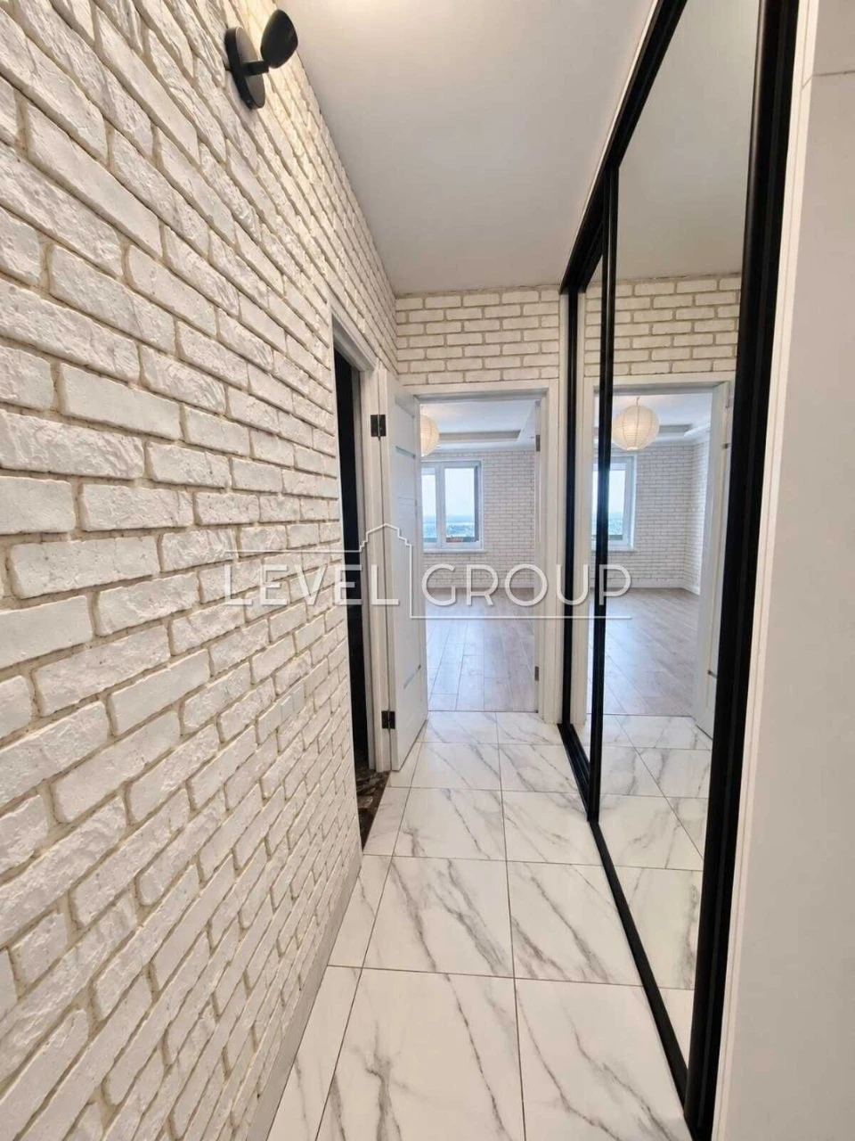 Sale of a modern 2-bedroom apartment in the "Yaroslavychi-2" residential complex, Vys