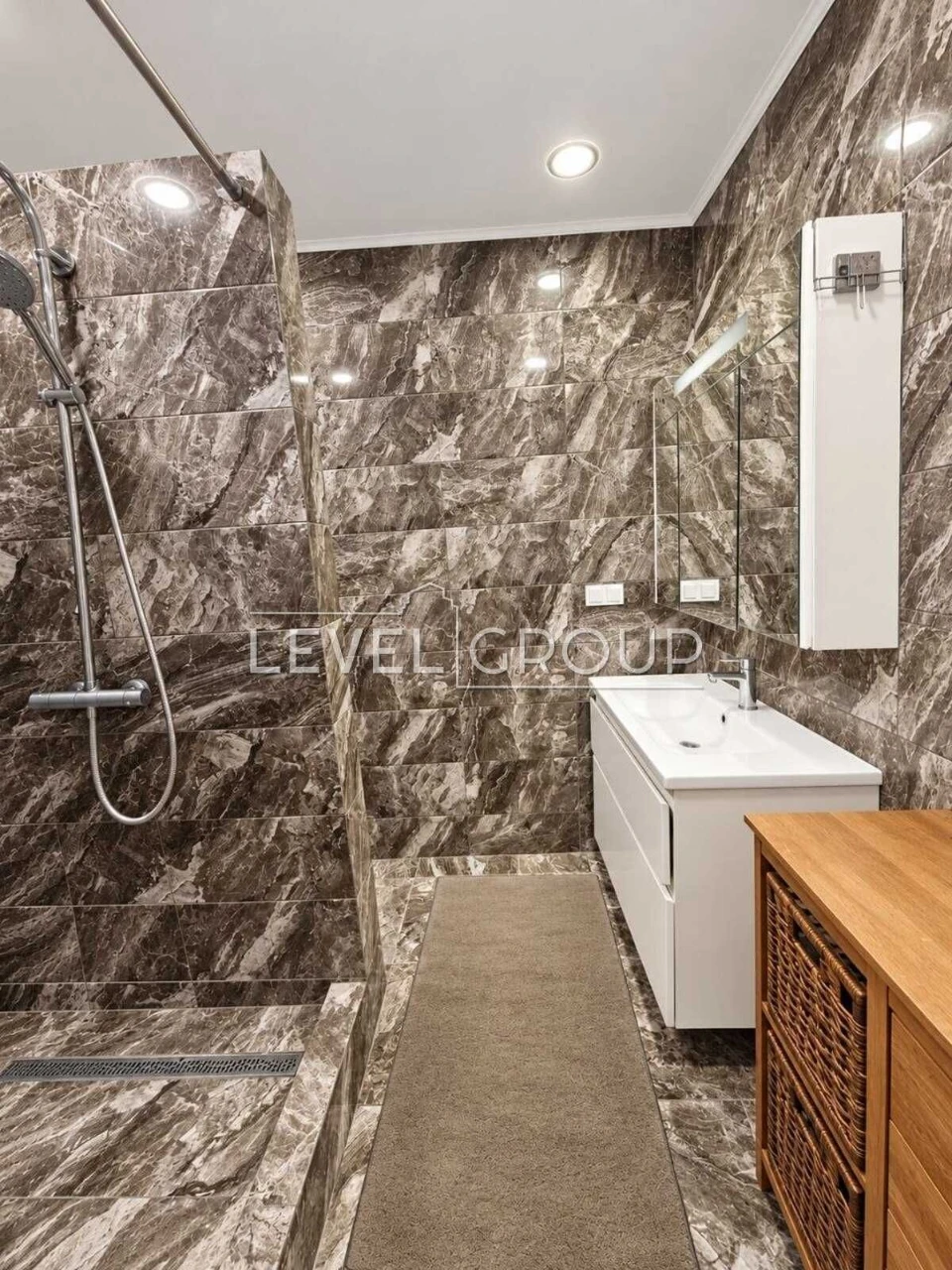 Sale of a modern 2-bedroom apartment in the "Yaroslavychi-2" residential complex, Vys