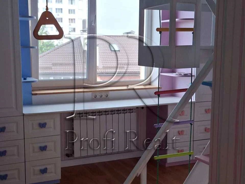 Apartment. Vyshorod, Kvitkovy Prosv.