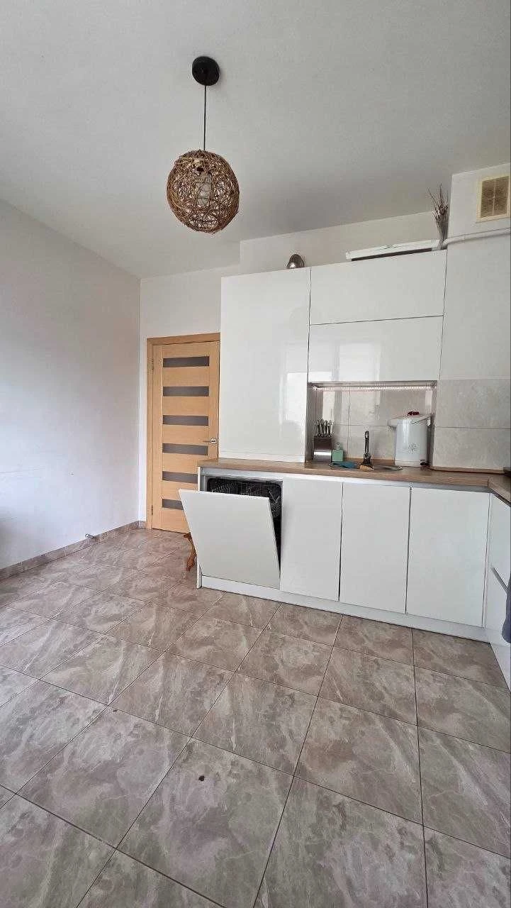 Sale of a three-room apartment with individual heating in the city of V