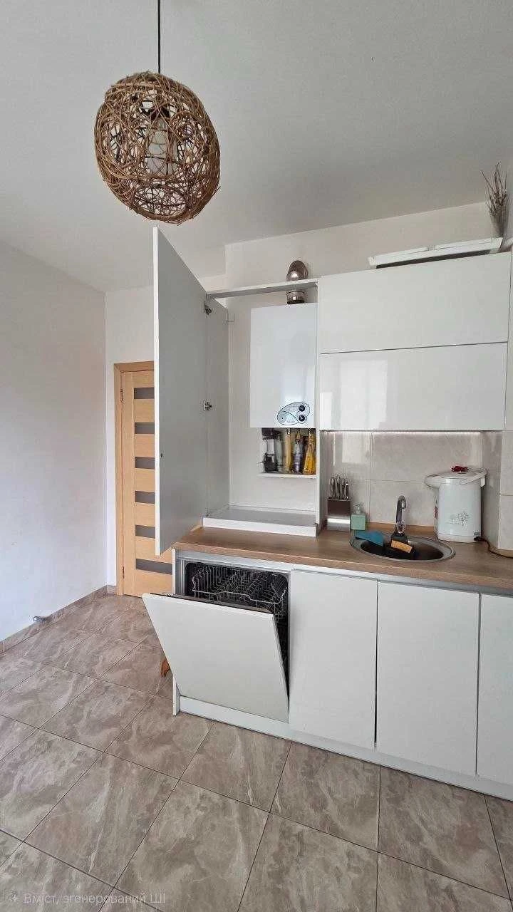 Sale of a three-room apartment with individual heating in the city of V