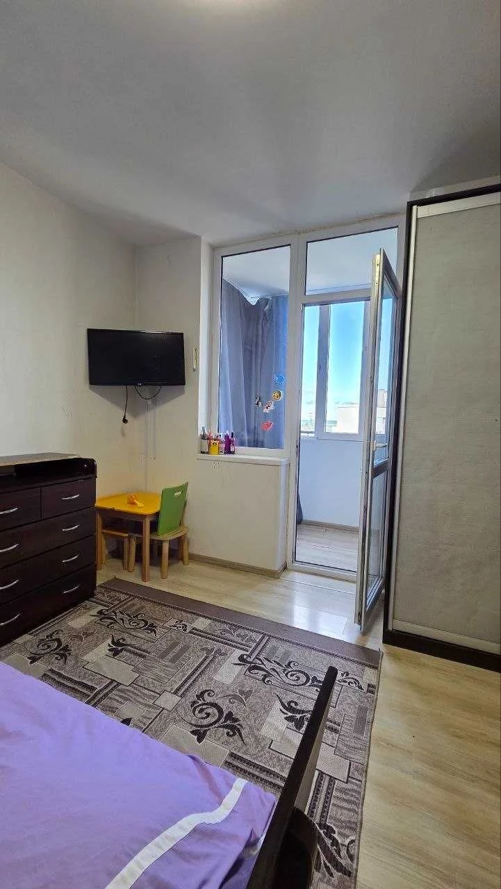 Sale of a three-room apartment with individual heating in the city of V
