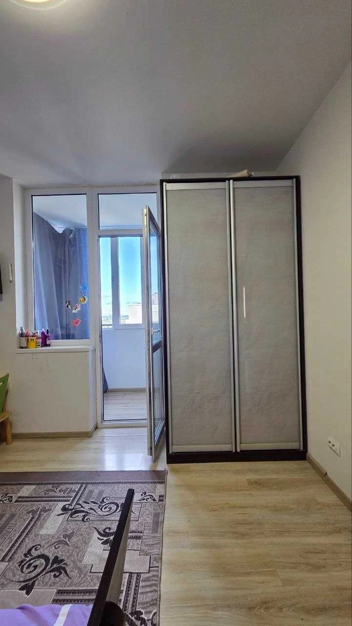 Sale of a three-room apartment with individual heating in the city of V
