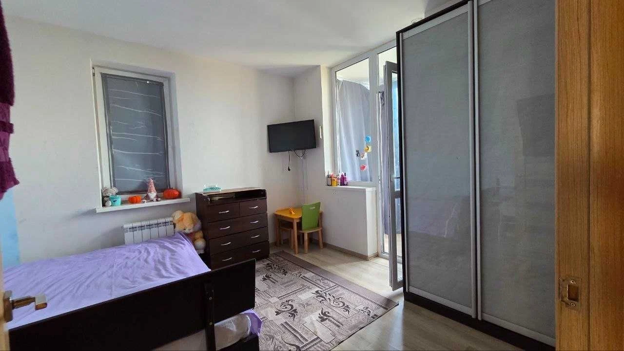 Sale of a three-room apartment with individual heating in the city of V