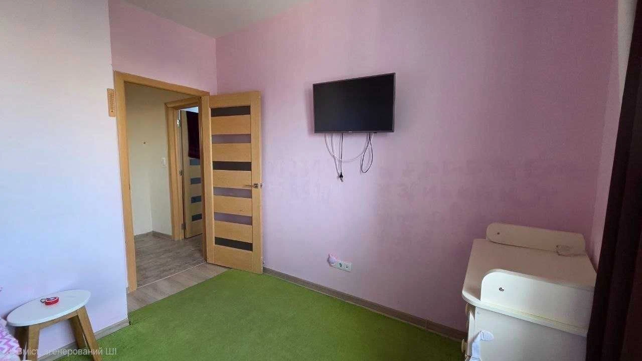 Sale of a three-room apartment with individual heating in the city of V