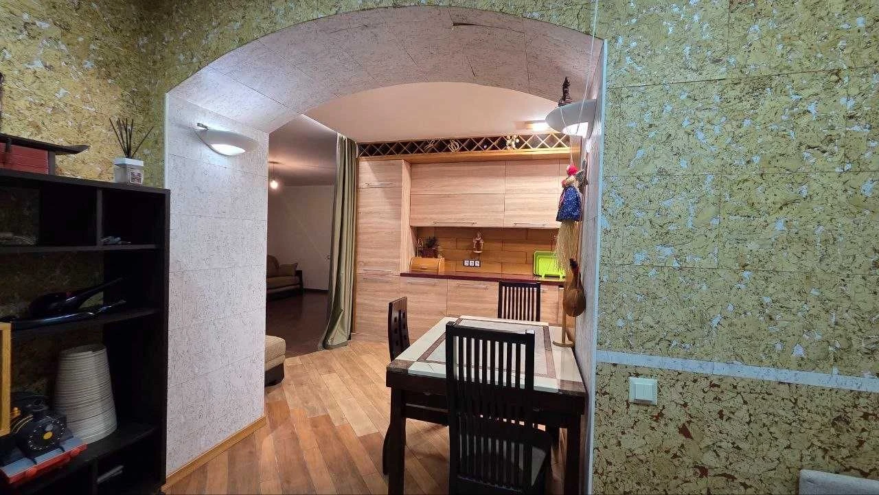 Two-bedroom apartment for sale, 91.8 sq.m. with renovation in the center