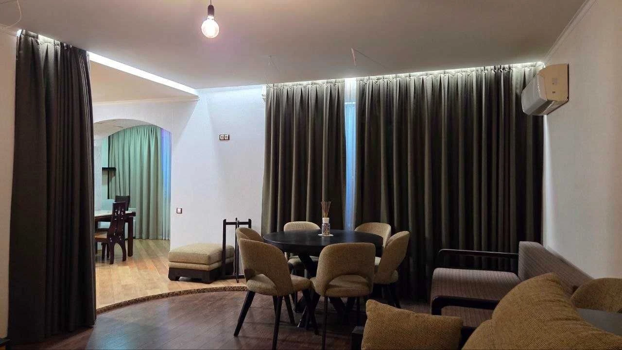 Two-bedroom apartment for sale, 91.8 sq.m. with renovation in the center