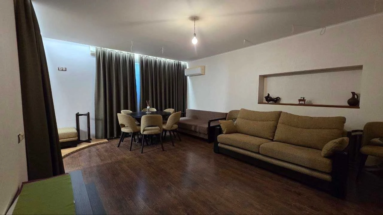 Two-bedroom apartment for sale, 91.8 sq.m. with renovation in the center