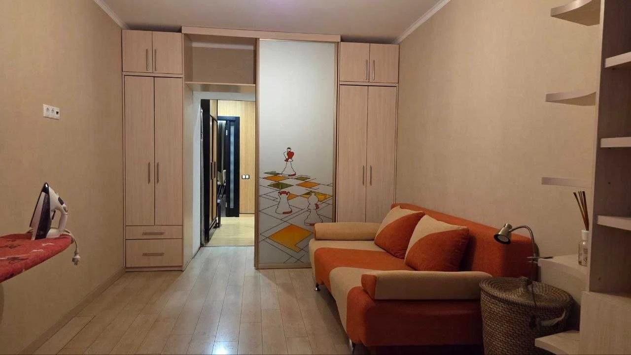 Two-bedroom apartment for sale, 91.8 sq.m. with renovation in the center