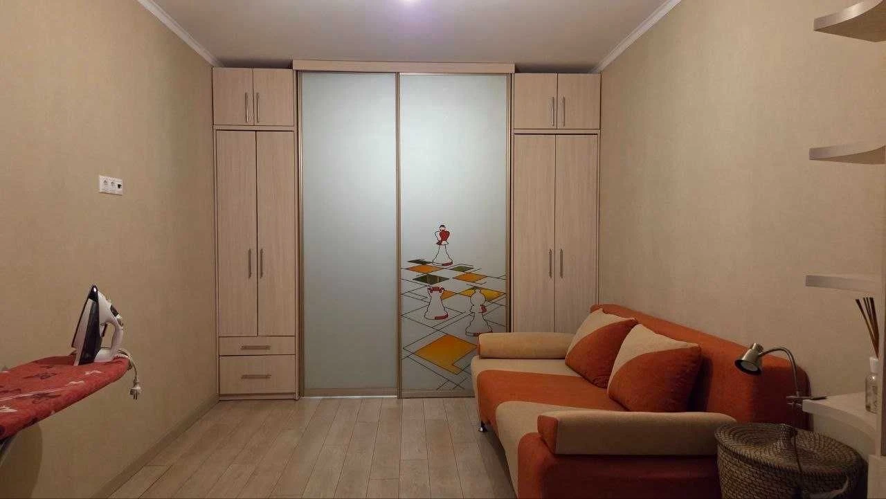 Two-bedroom apartment for sale, 91.8 sq.m. with renovation in the center