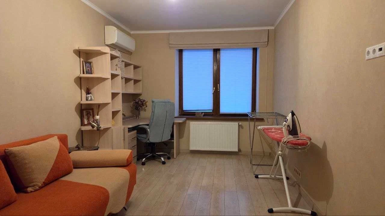 Two-bedroom apartment for sale, 91.8 sq.m. with renovation in the center