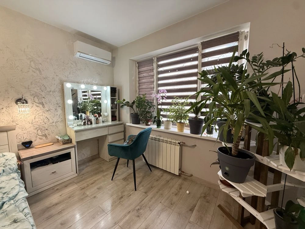 Selling 3-room apartment in Vyshorod, Kurgusova, 2