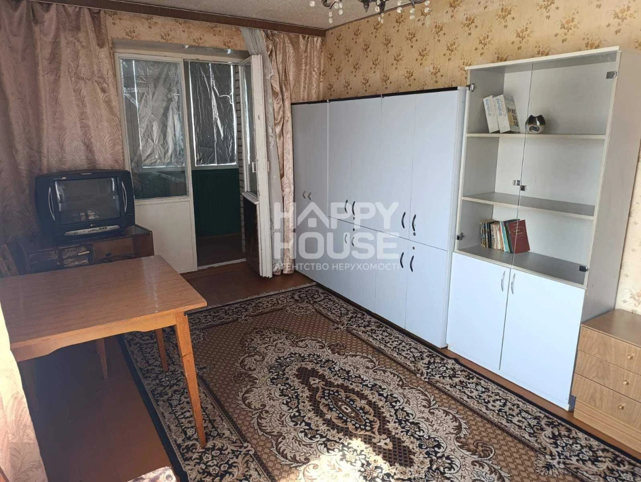 2-bedroom apartment in the center of Vyshorod — Dniprovska Street, 1
