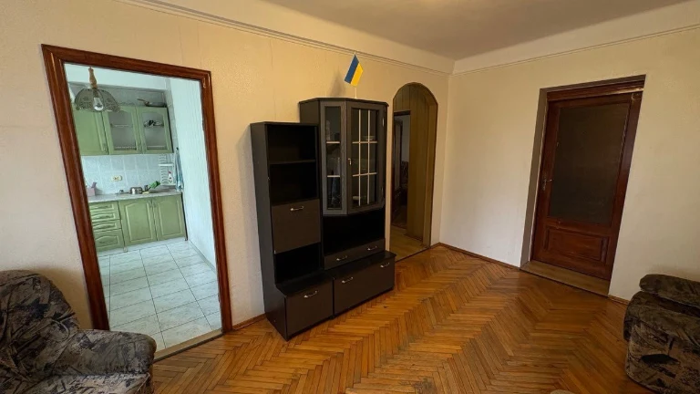Продаж 3х кім. в центрі міста Вишгород вул. Симоненка 10