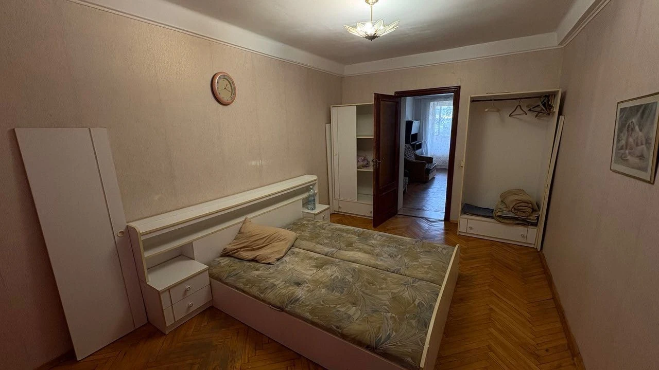 Продажа 3-комн. в центре города Вышгород ул. Симоненка 10