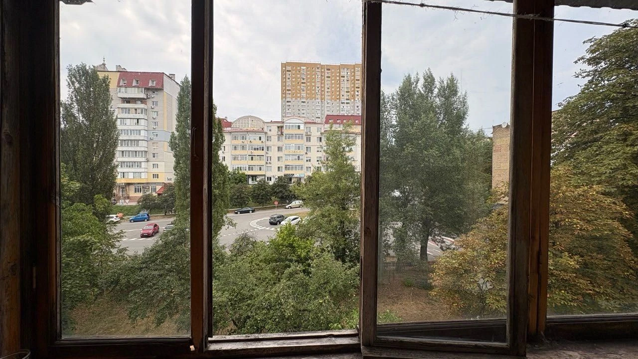 Продажа 3-комн. в центре города Вышгород ул. Симоненка 10
