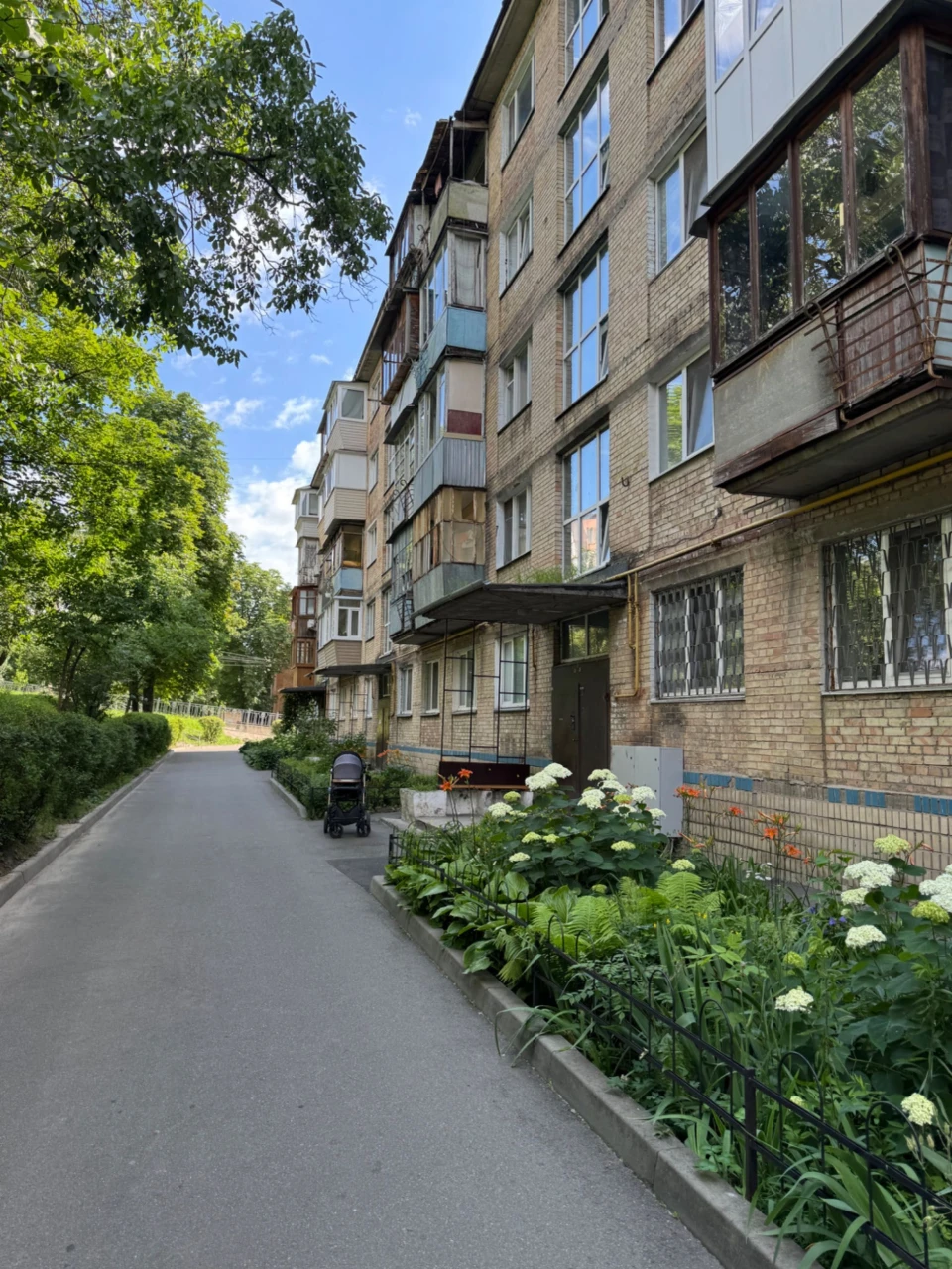 Продажа 3-комн. в центре города Вышгород ул. Симоненка 10