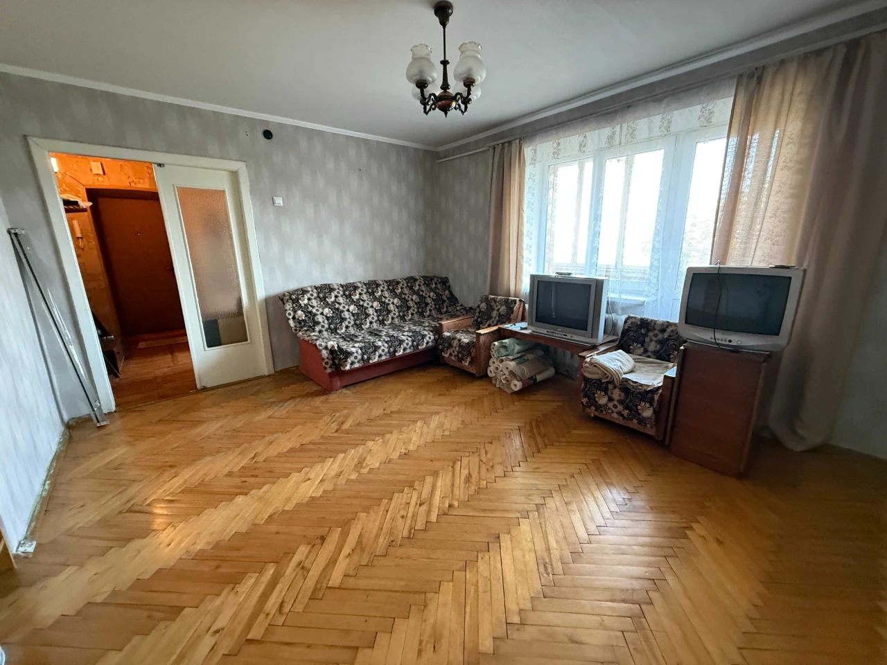 Продажа 3-комнатной квартиры в самом центре Вышгорода