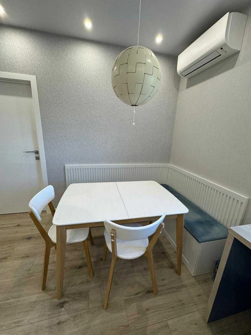 Stylish and modern 2-bedroom apartment in Vyshorod with appliances