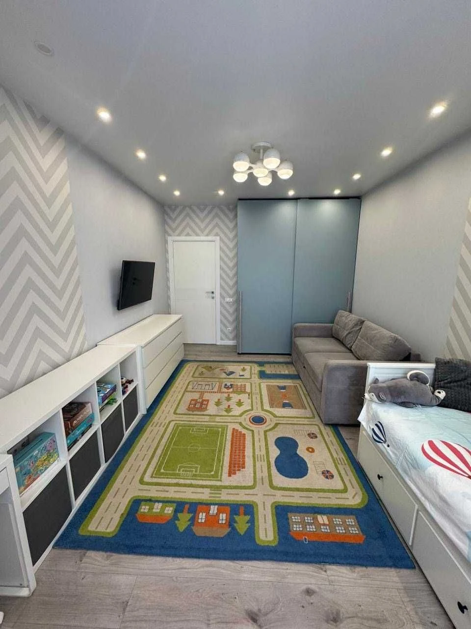 Stylish and modern 2-bedroom apartment in Vyshorod with appliances