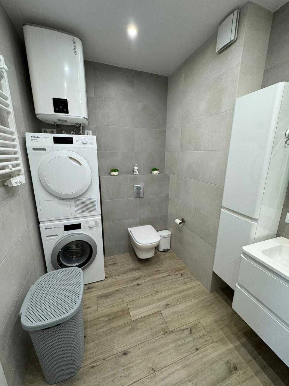 Stylish and modern 2-bedroom apartment in Vyshorod with appliances