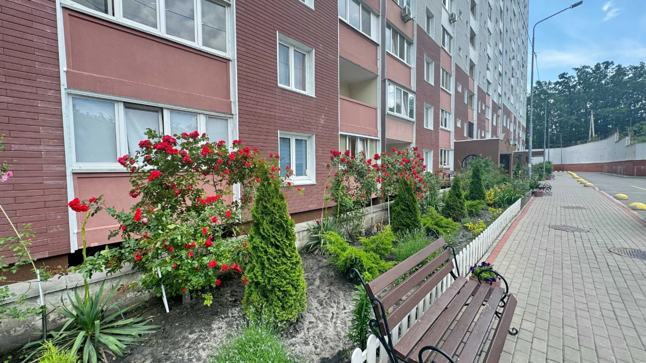 Stylish and modern 2-bedroom apartment in Vyshorod with appliances