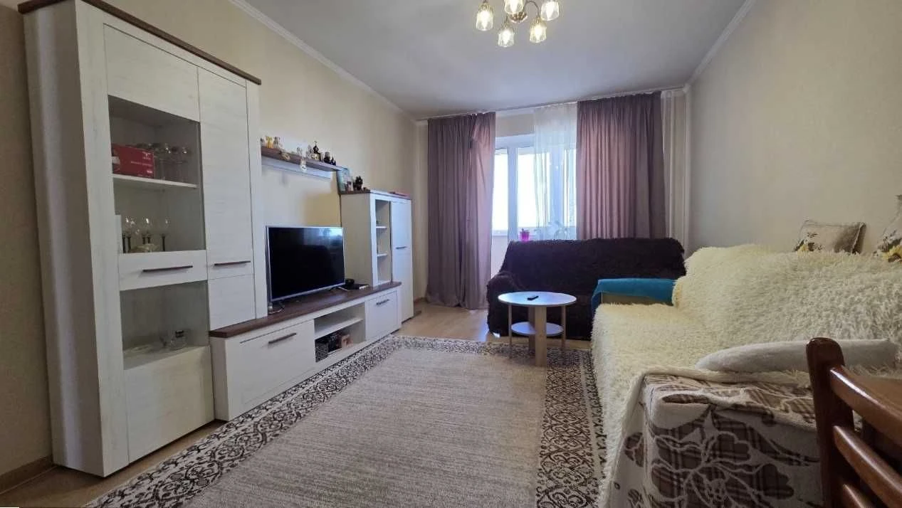 Spacious 3-bedroom apartment for sale in Vyshorod, вул. Ку