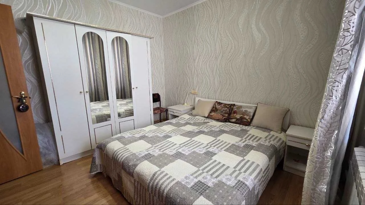 Spacious 3-bedroom apartment for sale in Vyshorod, вул. Ку