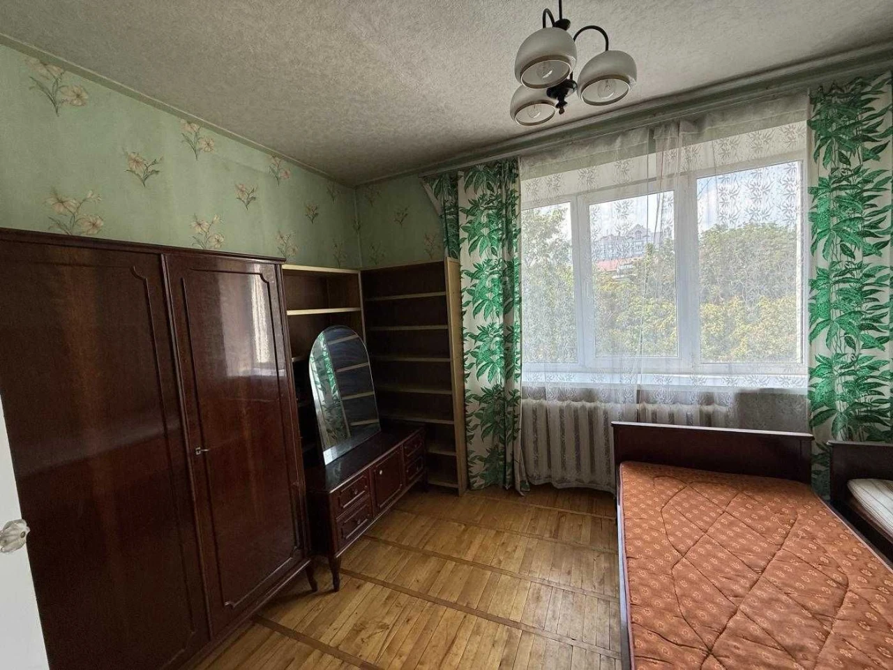 Kyiv, Vasyl Mazepa Avenue. City Center. 3-room apartment.