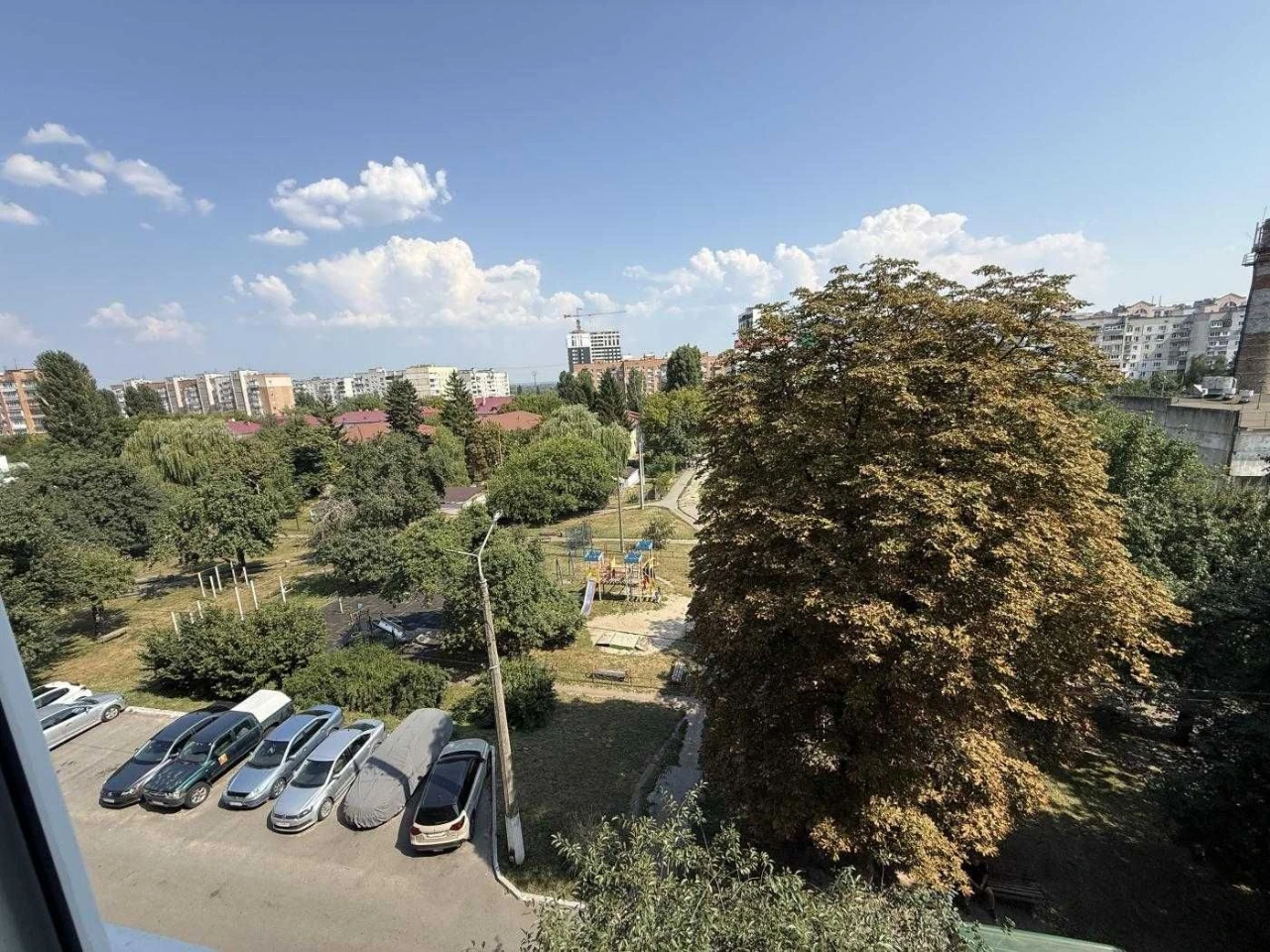 Kyiv, Vasyl Mazepa Avenue. City Center. 3-room apartment.